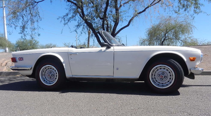 1974 Triumph TR6 . . image