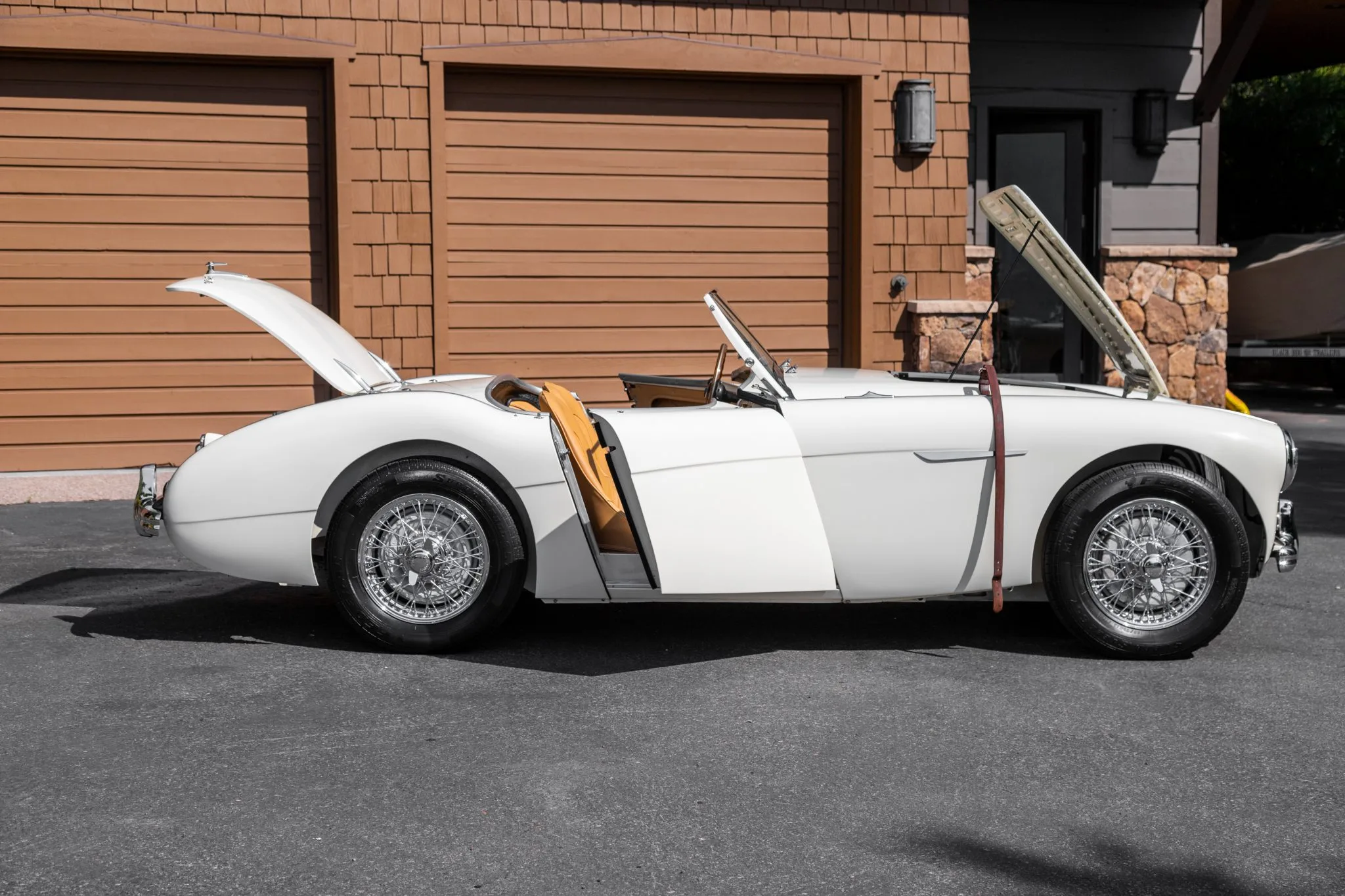 1956_austin-healey_100_bn2_roadster_1628541536f98764da1956_austin-healey_100_bn2_roadster_1628541535d565ef66e7dff9f936ed987-0a80-4d9d-98f6-db06347c94ee-aB55sl-scaled