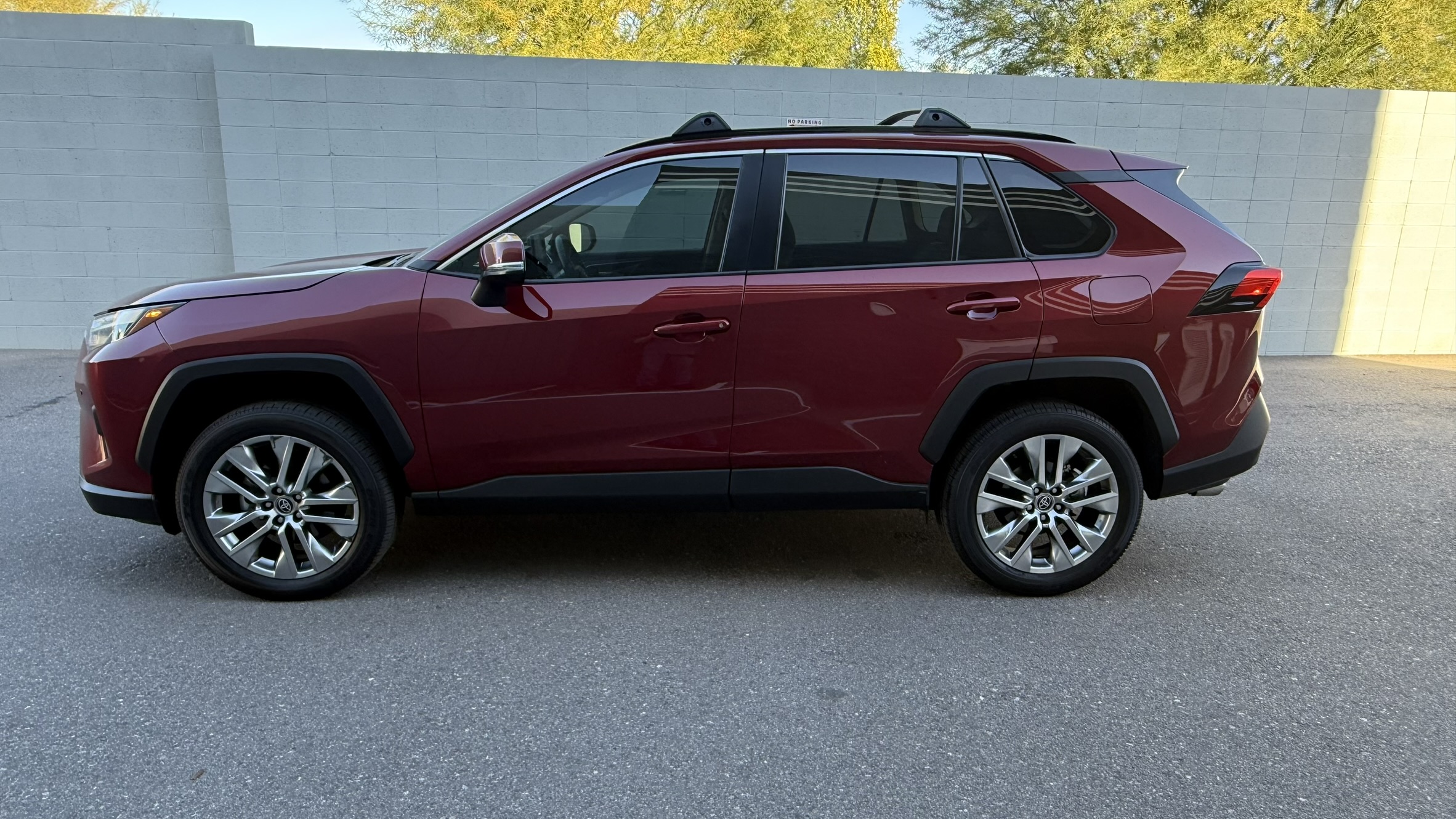 2023 Toyota RAV4 XLE Premium image