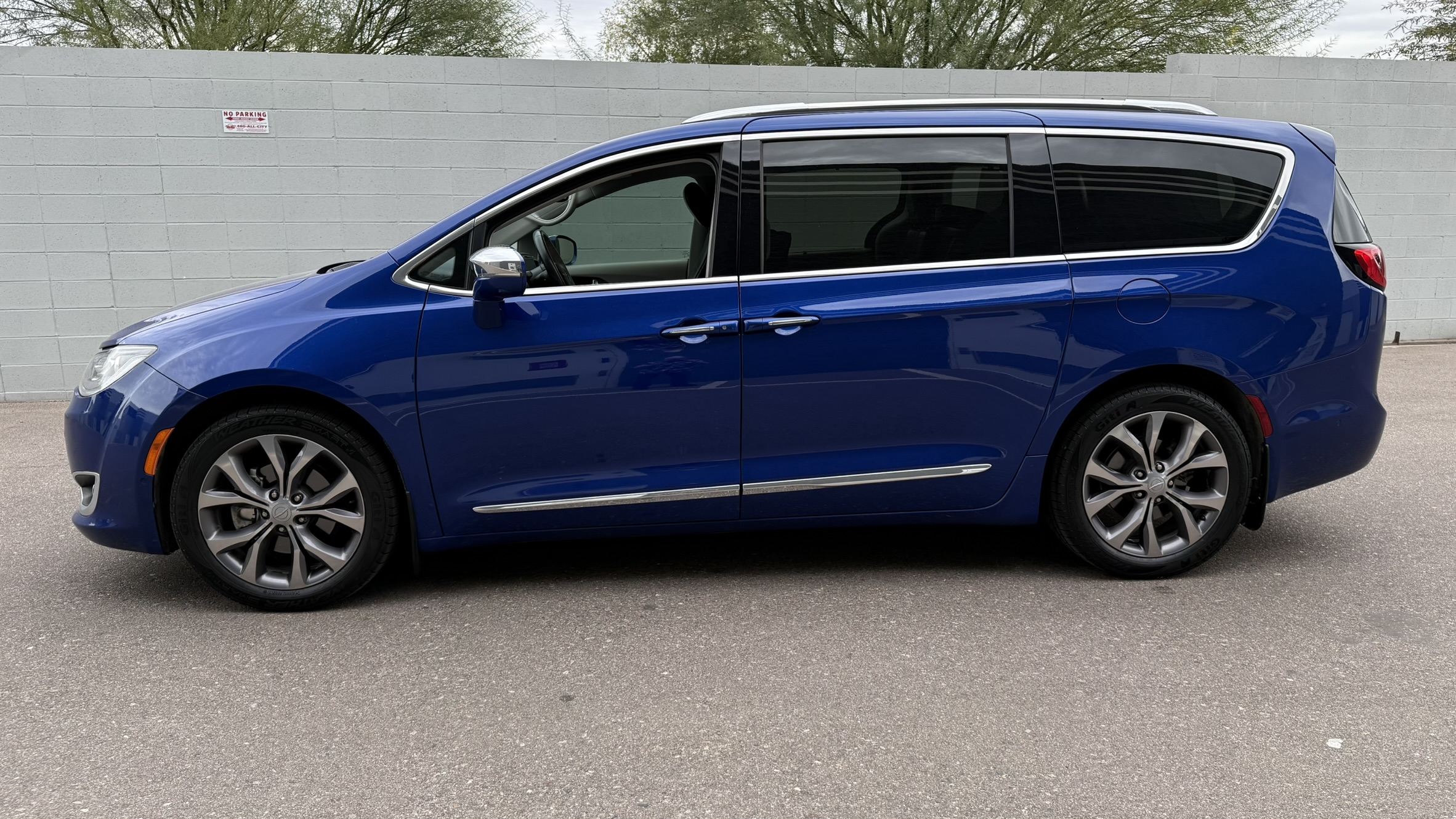 For Sale: 2019 Chrysler Pacifica Limited image